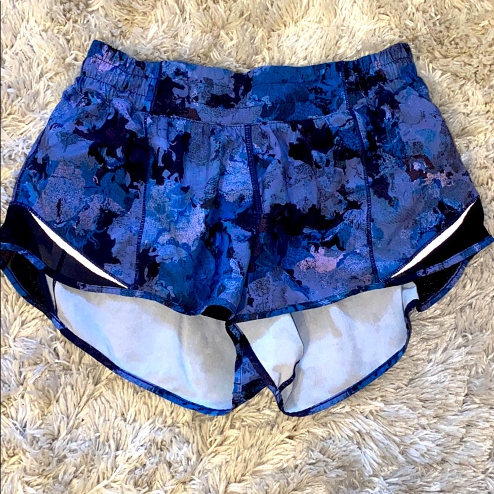 Lulu Lemon Hotty Hot II 2.5 Shorts